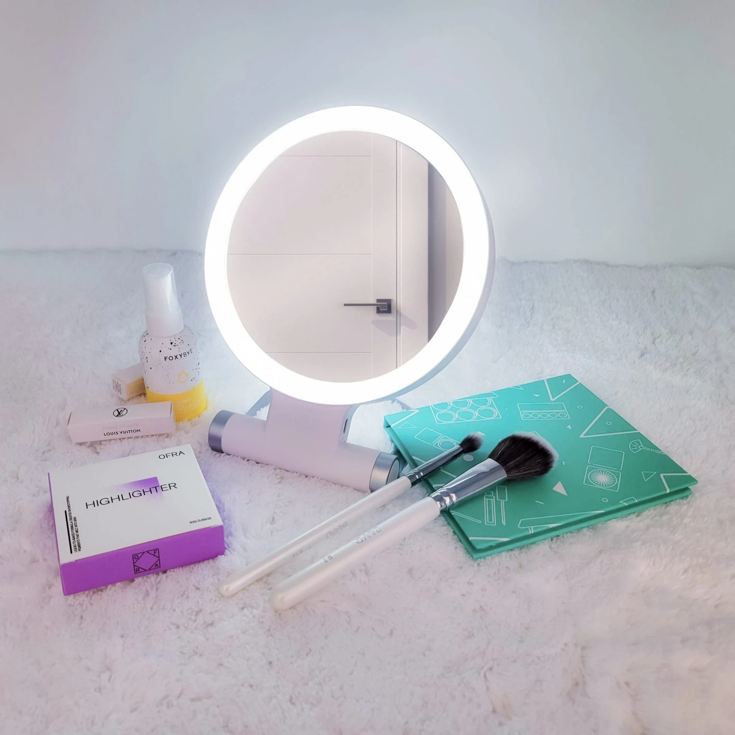 Focus Tri-Tone Dual Sided LED Makeup Mirror 3 Focus Tri-Tone Dual Sided LED Makeup Mirror