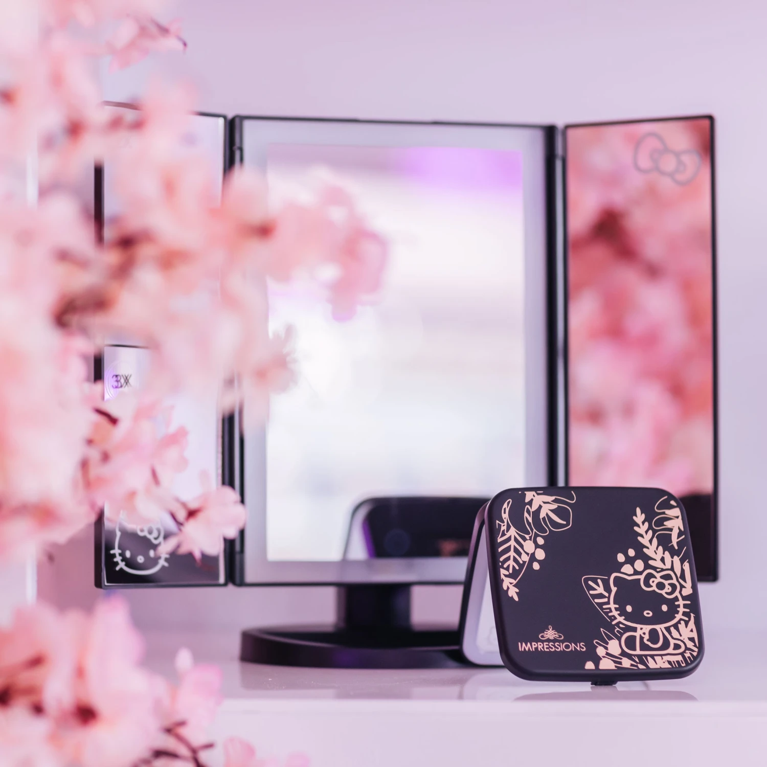 Hello Kitty® Supercute Trifold + Compact Bundle 4 Hello Kitty® Supercute Trifold + Compact Bundle - Image 2